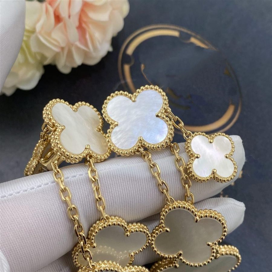 ??MIRA?¡¥CLOVER EARRINGS WHITE MOP 4 MOTIFS GOLD