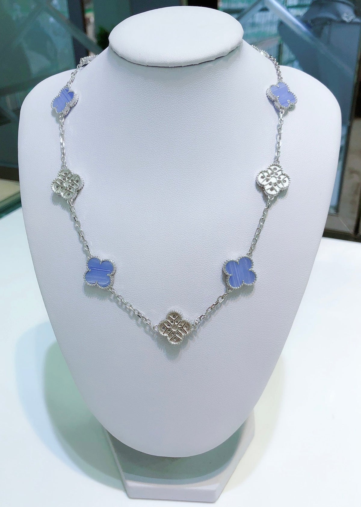 ??MIRA?¡¥CLOVER 10 MOTIFS CHALCEDONY DIAMONDS SILVER NECKLACE